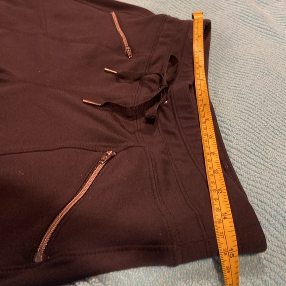 Athleta Metro Slouch Shorts - Picture 5 of 7